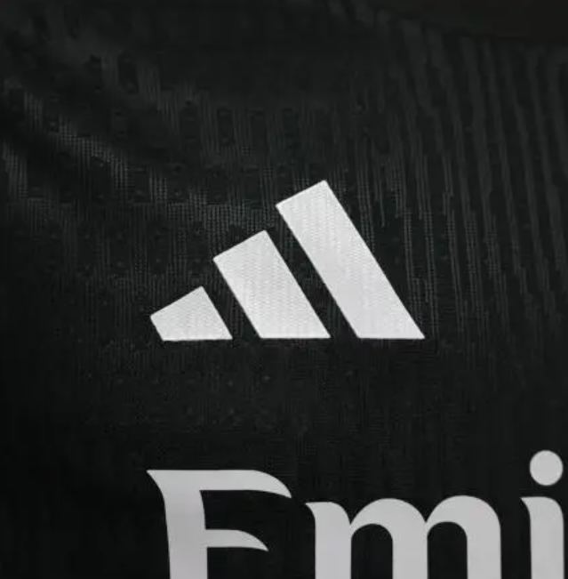 Real Madrid Goalkeeper Jersey Player Version 26/27