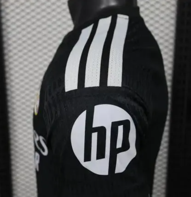 Real Madrid Goalkeeper Jersey Player Version 26/27